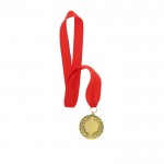 Medalla ganadora de acabado dorado con relieve en el borde segunda vista