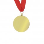 Clásica medalla ganadora con acabado dorado y cinta roja tercera vista