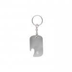 Llavero abridor en aluminio reciclado GRS de forma rectangular color plateado primera vista