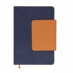 Libreta con solapa de PU reciclado con tarjetero A5 hojas a rayas color azul marino primera vista