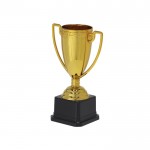 Trofeo dorado con 2 asas a los costados sobre una base negra