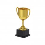 Típico trofeo de color dorado con 2 asas a los costados y base negra