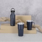 Taza térmica de acero inoxidable reciclado de diseño en relieve 400ml vista de ambiente