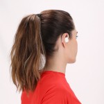 Auriculares ergonómicos que se adaptan alrededor de la oreja color blanco quinta vista