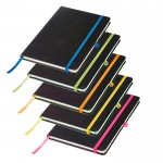 Libreta con tapa de cartón y cinta de color A5 hojas lisas vista con varios colores