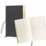 Libreta de piel reciclada y elástico horizontal A5 hojas punteadas color gris oscuro vista 2