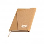 Libreta con tapa de tipo corcho y cierre magnético A5 hojas lisas vista con logo impreso
