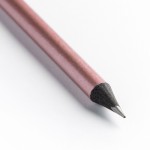 Lápiz de carboncillo en distintos colores metálicos brillantes color oro rosa vista 2