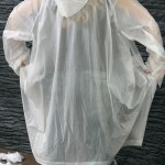 Impermeable de talla única con cierre delantero y gorro incluido color translúcido vista 3