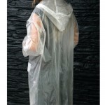 Impermeable de talla única con cierre delantero y gorro incluido color translúcido vista 4