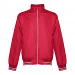 Chaquetas deportivas con logo color rojo
