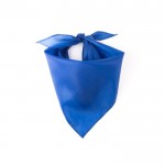 Clásico pañuelo triangular de poliéster en colores vibrantes color azul primera vista