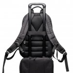 Mochila de viaje con bolsillos antirrobo y espacio para PC 15,6” color negro vista detalle 4