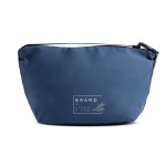 Bolsa térmica de cuero sintético de 13L con cinta en la cremallera color azul marino vista con logo impreso