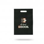 Bolsa pequeña de non-woven de colores con asa hueca 80 g/m2 color negro vista con logo impreso