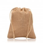 Bolsa que aúna artesanía de yute con dos lazos incorporados color marrón claro