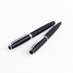 Roller y bolígrafo de metal con caja acolchada tinta negra vista 1