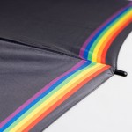 Paraguas automático de pongee con arcoiris y 8 paneles Ø120 vista de ambiente