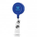 Porta credenciales extenisble con casquillo de resina con clip color azul real vista con logo impreso