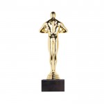 Trofeo de estatuilla dorada ideal para distinguir a alguien color dorado