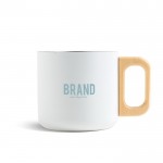 Taza de acero inoxidable de doble pared y asa de madera 350ml color blanco vista con logo impreso