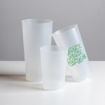 Vaso de plástico reutilizable ideal para fiestas hecho en EU 400ml vista con logo impreso