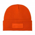 Gorro con parche color naranja