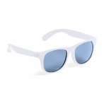 Gafas de sol en varios colores mate con lentes negros translucidos color blanco primera vista