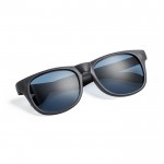 Gafas de sol en varios colores mate con lentes negros translucidos color negro sexta vista