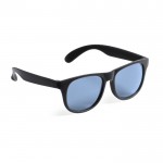 Gafas de sol en varios colores mate con lentes negros translucidos color negro primera vista