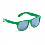 Gafas de sol en varios colores mate con lentes negros translucidos color verde primera vista