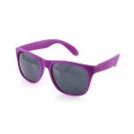 Gafas de sol en varios colores mate con lentes negros translucidos color fucsia cuarta vista