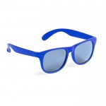 Gafas de sol en varios colores mate con lentes negros translucidos color azul primera vista
