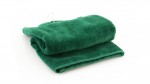 Toalla de algodón absorbente con mosquetón de transporte 40x50cm color verde oscuro tercera vista