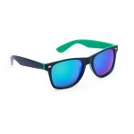 Gafas de sol con montura bicolor y lentes efecto espejo a juego color verde primera vista