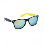 Gafas de sol con montura bicolor y lentes efecto espejo a juego color amarillo primera vista