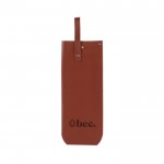 Funda para botellas de vino de cuero sintético con asa y fuelle color marrón cuarta vista