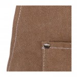 Delantal de efecto vaquero con varios bolsillos y detalles en PU color marrón tercera vista