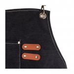 Delantal de efecto vaquero con varios bolsillos y detalles en PU color negro segunda vista