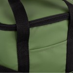Bolsa nevera personal de cuero sintético y doble asa ajustable color verde tercera vista
