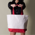 Bolsa de algodón reciclado con asa y base de colores 320 g/m2 color rojo tercera vista