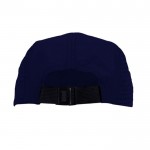 Gorra de microfibra transpirable con agujeros a los costados color azul marino cuarta vista