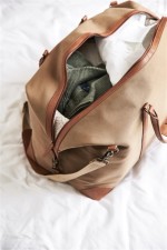 Bolsa de viaje de poliéster reciclado color marrón claro vista de ambiente