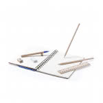 Cuaderno con estuche, regla y bolígrafos