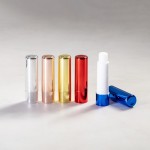Barra de bálsamo labial en estuche de colores metalizados segunda vista