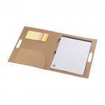 Carpeta de cartón con bloc de notas, bolígrafo y memos adhesivos color marrón primera vista