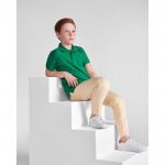 Polo de hombre de algodón punto piqué de hombre 200 g/m2 Roly Direct Star color lila segunda vista de uso