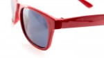Gafas de sol para niños en distintos colores con lentes negros color rojo cuarta vista