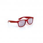 Gafas de sol para niños en distintos colores con lentes negros color rojo primera vista
