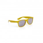 Gafas de sol para niños en distintos colores con lentes negros color amarillo primera vista